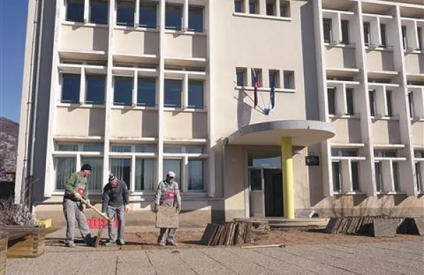 Obnova podružnične šole Ledine in gradnja prizidka sta pred vrati 
