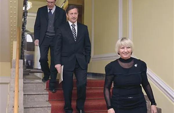 Danes naj bi odbor DZ za zunanjo politiko govoril tudi o tem,  ali naj Slovenija zahteva izločitev hrvaškega arbitra  