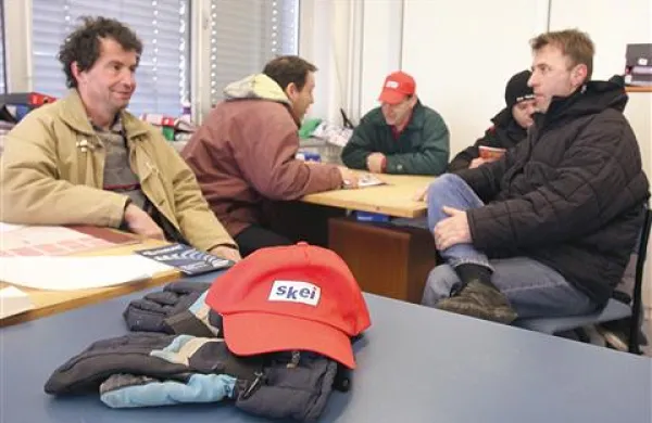 &ldquo;Vsaj oktobrske plače naj nam dajo&rdquo;