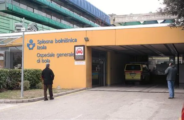 Prehospitalni enoti  so del prostorov odmerili v bližini dostopa za urgentna  vozila, vendar bo treba ta dovoz, po oceni koprskega ZD,   fizično  ločiti od vhoda za obiskovalce