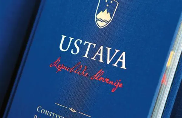 Predlogov za spremembo ustave je veliko, dovolj skupnih točk pa malo