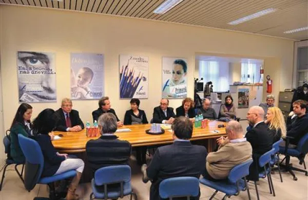 Ministrica Ljudmila Novak je v sredo obiskala uredništvo Primorskega dnevnika in se seznanila s finančnimi težavami edinega slovenskega dnevnika v Italiji