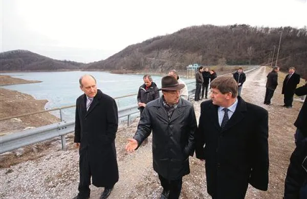 Zadrževalnik Vogršček je bil včeraj prizorišče še enega ministrskega obiska, tokrat  je prišel novi kmetijski minister  Franc Bogovič (desno)  v družbi domačega župana Aleša Bucika