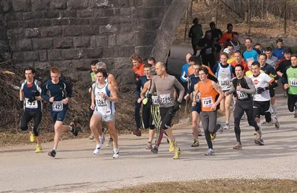 Prva preizkušnja v letošnji sezoni bo jutrišnji 21. Tek po Panovcu. Start bo ob 11. uri pri dijaškem domu na robu Nove Gorice. Tako so se najboljši na progo pognali lani.