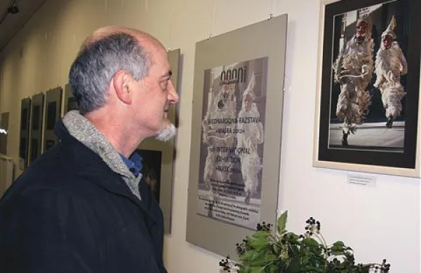 Marko Čadež pred prvonagrajeno fotografijo prvih Laufarjev - Ta tirjastih
