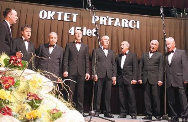 Pr'farci pojejo že 45 let