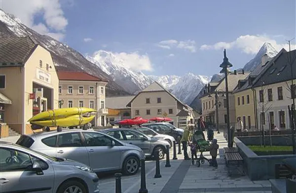 Poleg občine, šole, kulturnega in zdravstvenega doma bodo  na lesno biomaso v Bovcu ogrevali tudi dva hotela