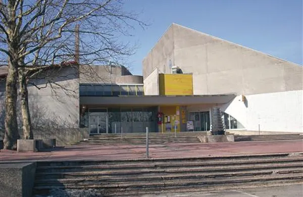 Krpanov dom, nekoč živahno središče Pivke, bo občina zdaj, ko se je zgodba s Centrom za obnovljive vire in varstvo okolja dokončno izrodila, znova poskušala urediti in  oživiti