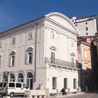  Za zdaj je videti, da napovedana otvoritev prenovljene galerije v Piranu na sam 1. april, ne bo prvoaprilska šala, saj je obnova že pri koncu