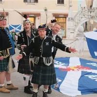 Tradicionalni suknjiči so nekdaj bili del vojaške uniforme