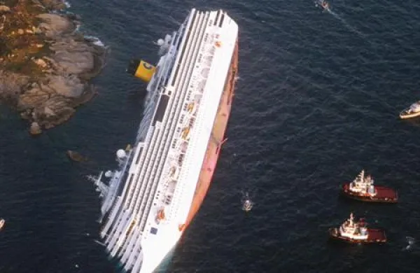   V Italiji s križark ne bodo več smeli mahati turistom tik ob obali