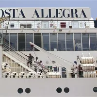 Nesrečno ladjo Costa Allegro privlekli do Sej&scaron;elov