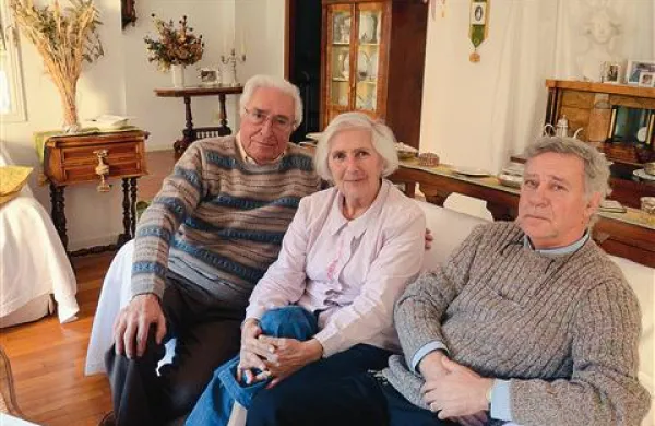 Pobudniki ponovne ustanovitve Accademie dei Risorti (od leve proti desni): Petrisso de Petris, Antonietta Marucci Vascon in Livio Lonzar