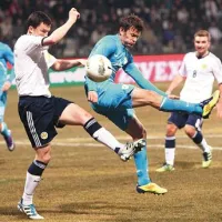 Slovenija se je prvič predstavila v modrem dresu (nekateri so  naše ljubkovalno že poimenovali smrkci). V akciji sta Primorca - v ozadju Valter Birsa, v konici napada pa Zlatko Dedić