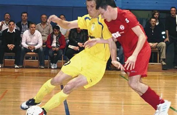 V polfinalu zaključnega turnirja Futsal pokala Terme Olimia se bosta jutri v Kobaridu Oplast in Puntar pomerila z Litijo in Dobovcem 