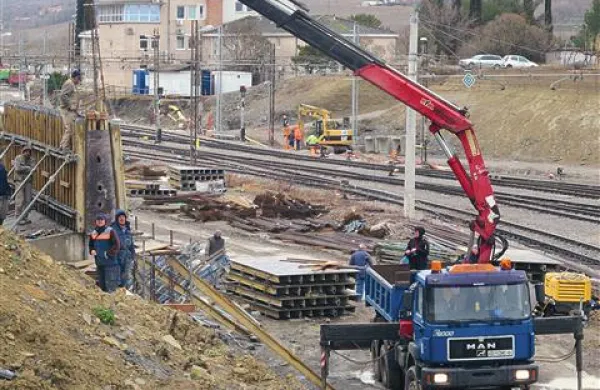 Območje koprske tovorne železniške postaje se je spremenilo v živahno gradbišče