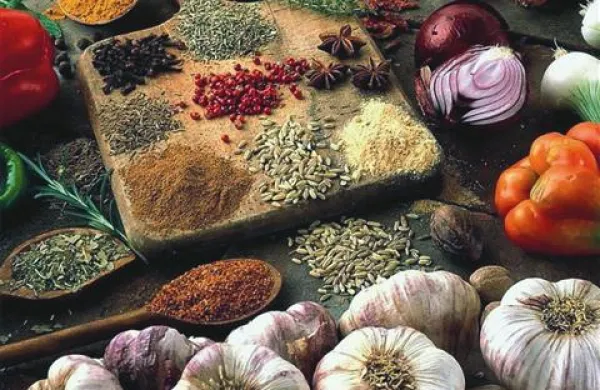 Uživajte čim več živil, ki so bogata z antioksidanti in vsebujejo naravni antibiotik