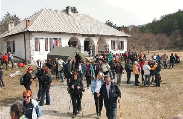 800 pohodnikov na Vojkove poti