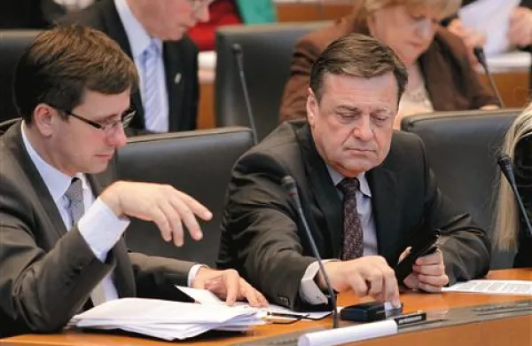 Če bo izvoljen za župana, Zoran Janković v poslanski klopi ne bo odsedel “predpisanih” šestih mesecev 