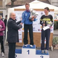 Daneje Grandovec in Neže Mravlje  ni bilo po pokal za drugo in četrto mesto, zmagovalka Mateja Kosovelj pa je prejemala čestitke. Zadovoljni sta bili tudi Žana Jereb (levo) in Madžarka Andrea Szederkenyi.