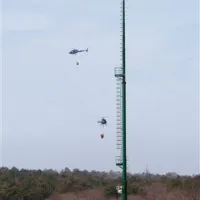 Helikopterja sta vodo za gašenje zajemala na kamionskem terminalu na Fernetičih