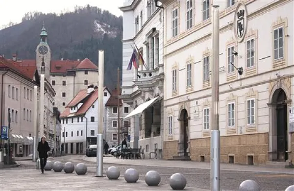 Občina Šempeter-Vrtojba je že dolgo visoko na lestvicah “razvitosti”, v izboru Zlatega kamna se mu pridružuje  Idrija 