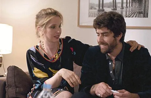 Julie Delpy in Adam Goldberg v filmu Dva dni v Parizu