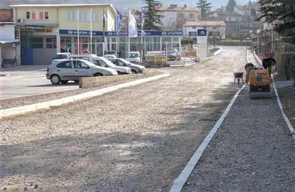 Končujejo dela na Gradi&scaron;ki cesti, kmalu bo tam asfalt