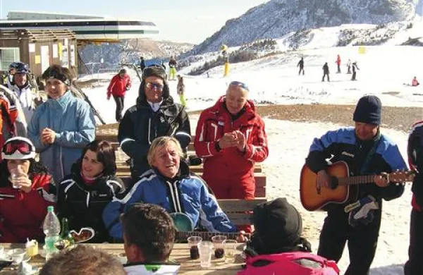   Slavko, Valter in ostali Solinarji  so  poskrbeli za prešerno razpoloženje na smučišču Zoncolan