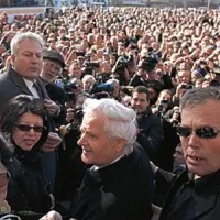 Babo na svobodi, ob podpori nekaj tisoč privržencev