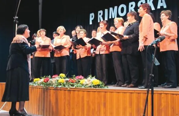 MePZ Alojz Kocjančič Puče-Koštabona z zborovodkinjo Ivano Milko Pucer