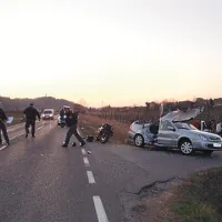 V hudi prometni nesreči na cesti med Dornberkom in Prvačino  je umrl 25-letni motorist
