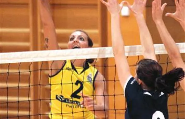 Sara Valenčič (rumena) je tudi tokrat nosila glavno breme v napadu Luke 