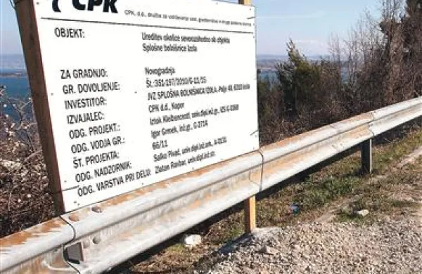 Dokler  koprski CPK ne bo dokončno uredil  okolice SBI,  bo čevlje z visoko peto bolje pustiti v avtu