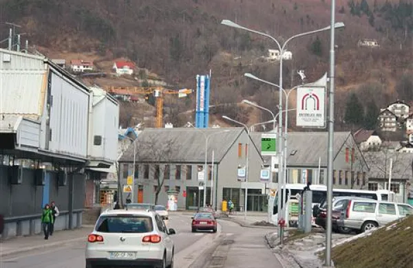 “Sračje gnezdo”  različnih in potratnih javnih svetil naj bi ob letu po vsej občini nadomestila varčna razsvetljava