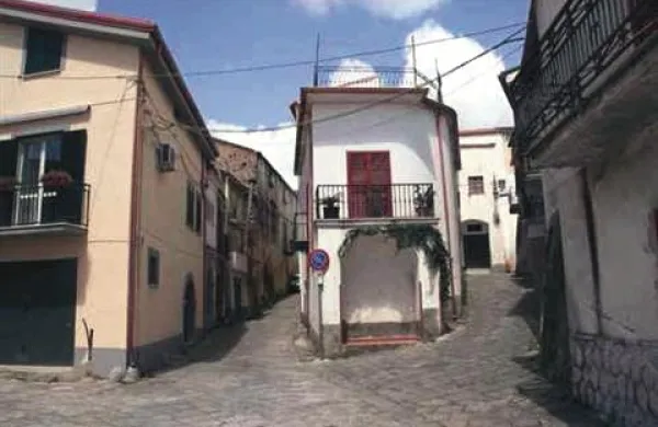 Uličica v italijanski vasi Falciano del Massico