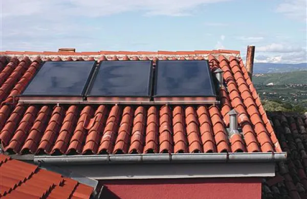 Koprska občina bi svoje šole in vrtce prekrila s sončnimi elektrarnami. Fotografija je simbolična