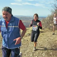 Proga je speljana po Kraškem robu, nad dolino Glinščice, s pogledom na Žavlje in morje