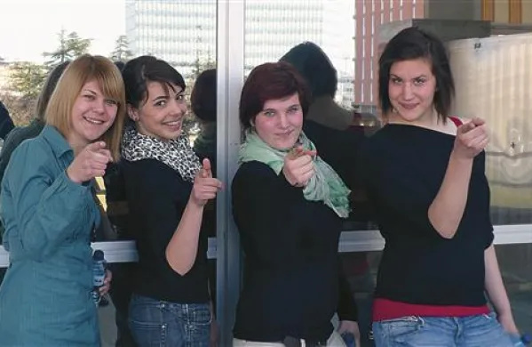 “Vi, ki nimate časa,” pravijo članice mladinskega odra Anja Pišot, Anuša Kodelja, Ana Stergulc in Sara Bašin 