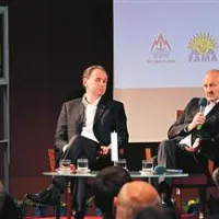 Na okrogli mizi so sodelovali (z leve): voditeljica Ingrid Kašca Bucik, direktor Zadružne kraške banke Sergio Stancich, direktor Lesnine Bojan Papič in ekonomist Bogomir Kovač. Prek skypa se jim je iz ZDA pridružil tudi Egon Zakrajšek.