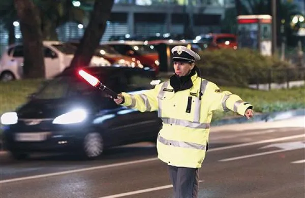 Policisti v tem tednu poostreno nadzirajo uporabo varnostnih pasov