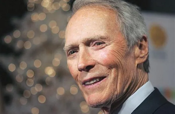 Starosta ameriške filmske industrije, igralec, režiser in producent Clint Eastwood (81) bo z ženo in najstniškima hčerama nastopil v novem resničnostnem šovu