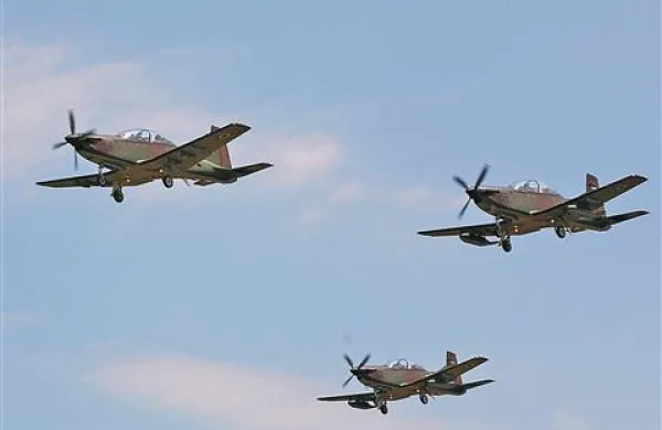 Prelet slovenskih vojaških letal Pilatus nad Divačo