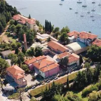 Ortopedska bolnišnica Valdoltra ima že desetletja sloves kakovostne, bolniku prijazne in kljub tradiciji zelo sodobne bolnišnice  