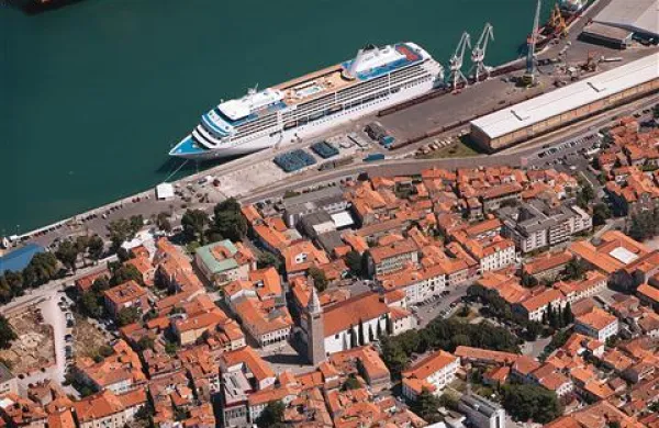 Bo morebitne tuje vlagatelje kljub gospodarski krizi premamil projekt ureditve koprskega potniškega terminala?