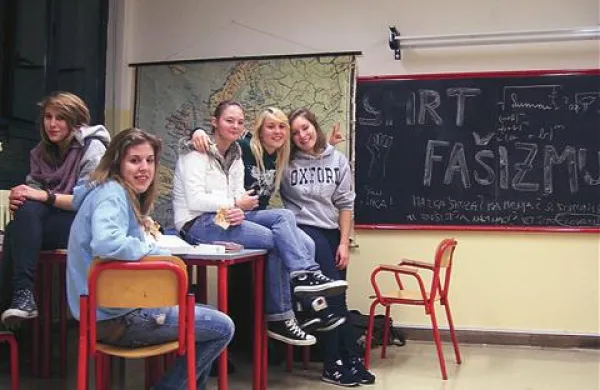 Se bodo morali tudi dijaki na slovenskih šolah v Italiji učiti himne Fratelli d'Italia?