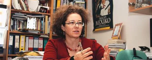  Dr. Darja Zaviršek: “Najslabši starši so tisti odrasli, ki vidijo svojo starševsko vlogo v tem, da iz kaotičnega otroka naredijo discipliniran subjekt. Gre za avtoritarne odrasle, ki z discipliniranjem skušajo otroka oblikovati po svojih željah. Tega je v Sloveniji še vedno zelo veliko, kar sklepamo tudi iz podatkov o količini nasilja nad otroki.”