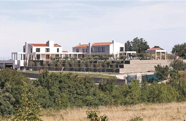Zaradi gradnje razvpite turistične kmetije  Bužekijan bodo  občinski odlok  za izolsko podeželje pretresali ustavni sodniki