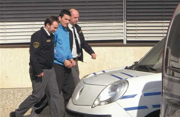 Zaradi dveh ropov in hude poškodbe poštne uslužbenke je senat Tomislavu Mihajloviću prisodil sedem let zapora
