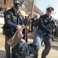 Vaskrsićevi od&scaron;li sami, policija nad protestnike